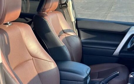 Toyota Land Cruiser Prado 150 рестайлинг 2, 2020 год, 5 900 000 рублей, 9 фотография