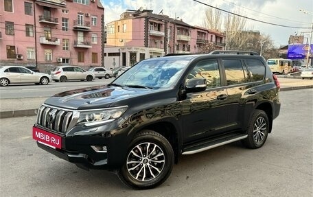 Toyota Land Cruiser Prado 150 рестайлинг 2, 2020 год, 5 900 000 рублей, 2 фотография