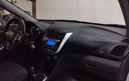 Hyundai Solaris II рестайлинг, 2012 год, 580 000 рублей, 13 фотография