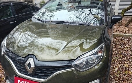 Renault Kaptur I рестайлинг, 2017 год, 900 000 рублей, 1 фотография