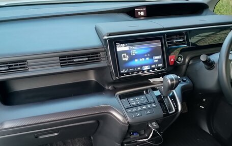 Honda Stepwgn IV, 2021 год, 2 699 000 рублей, 4 фотография