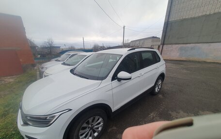 Volkswagen Tiguan II, 2021 год, 2 100 000 рублей, 1 фотография