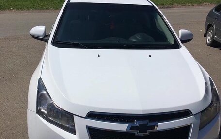 Chevrolet Cruze II, 2010 год, 750 000 рублей, 4 фотография