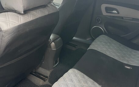 Chevrolet Cruze II, 2010 год, 750 000 рублей, 10 фотография