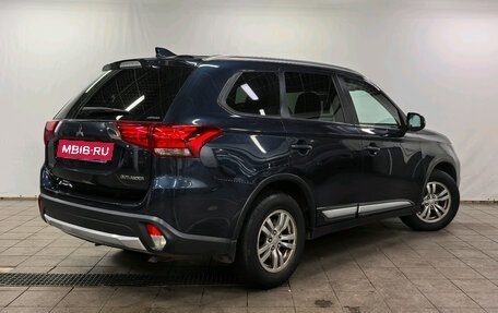 Mitsubishi Outlander III рестайлинг 3, 2017 год, 1 750 000 рублей, 2 фотография