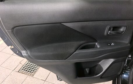 Mitsubishi Outlander III рестайлинг 3, 2017 год, 1 750 000 рублей, 15 фотография