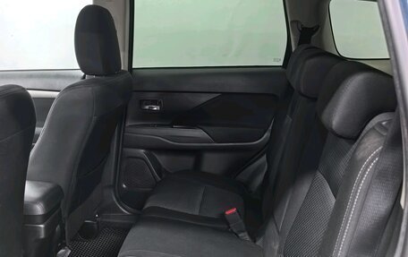 Mitsubishi Outlander III рестайлинг 3, 2017 год, 1 750 000 рублей, 16 фотография