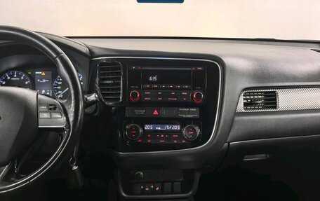 Mitsubishi Outlander III рестайлинг 3, 2017 год, 1 750 000 рублей, 13 фотография