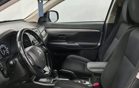 Mitsubishi Outlander III рестайлинг 3, 2017 год, 1 750 000 рублей, 8 фотография