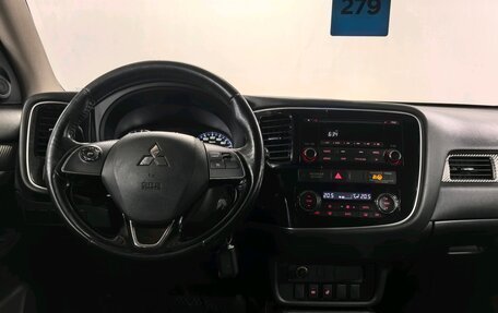 Mitsubishi Outlander III рестайлинг 3, 2017 год, 1 750 000 рублей, 10 фотография