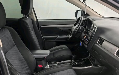 Mitsubishi Outlander III рестайлинг 3, 2017 год, 1 750 000 рублей, 20 фотография