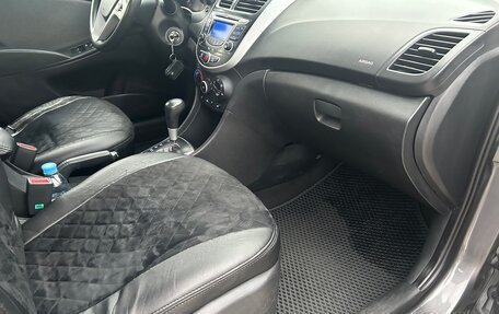 Hyundai Solaris II рестайлинг, 2012 год, 650 000 рублей, 21 фотография