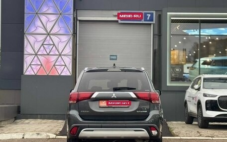Mitsubishi Outlander III рестайлинг 3, 2019 год, 2 849 000 рублей, 4 фотография