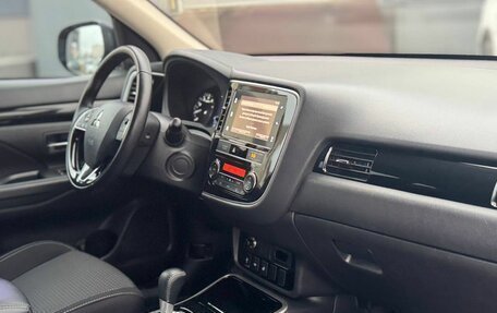 Mitsubishi Outlander III рестайлинг 3, 2019 год, 2 849 000 рублей, 11 фотография