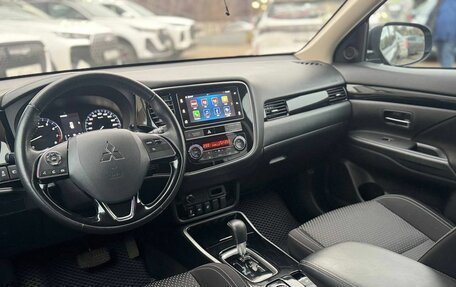 Mitsubishi Outlander III рестайлинг 3, 2019 год, 2 849 000 рублей, 14 фотография
