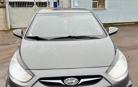 Hyundai Solaris II рестайлинг, 2013 год, 690 000 рублей, 1 фотография