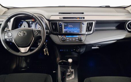 Toyota RAV4, 2017 год, 2 415 000 рублей, 10 фотография