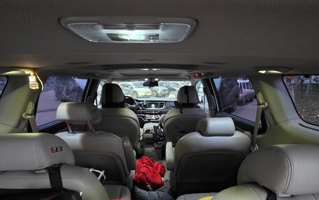 KIA Carnival III, 2018 год, 2 800 000 рублей, 23 фотография