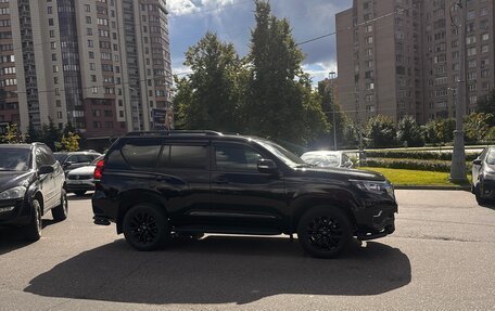 Toyota Land Cruiser Prado 150 рестайлинг 2, 2017 год, 5 100 000 рублей, 2 фотография