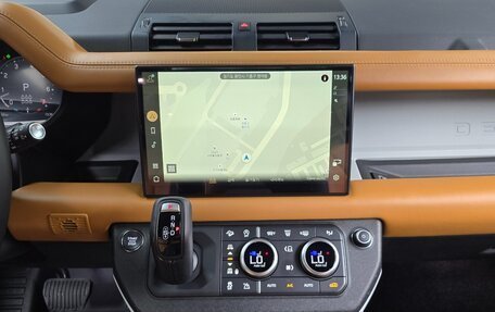 Land Rover Defender II, 2022 год, 7 360 000 рублей, 10 фотография