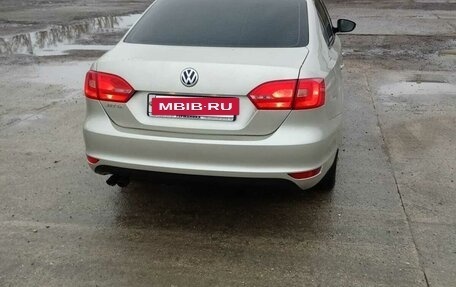 Volkswagen Jetta VI, 2012 год, 1 000 000 рублей, 2 фотография