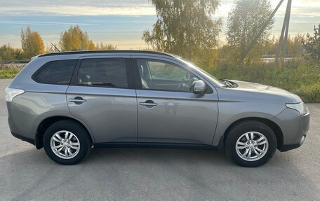 Mitsubishi Outlander III рестайлинг 3, 2012 год, 1 355 000 рублей, 4 фотография