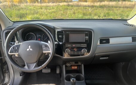 Mitsubishi Outlander III рестайлинг 3, 2012 год, 1 355 000 рублей, 11 фотография