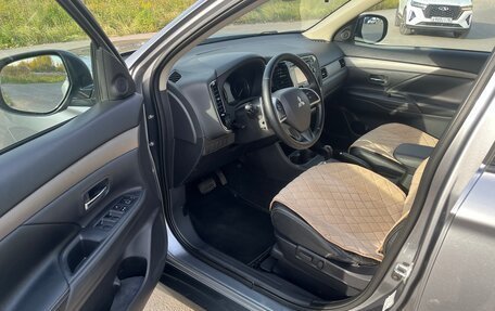 Mitsubishi Outlander III рестайлинг 3, 2012 год, 1 355 000 рублей, 9 фотография