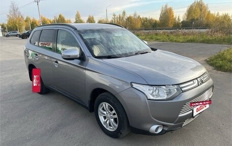 Mitsubishi Outlander III рестайлинг 3, 2012 год, 1 355 000 рублей, 3 фотография