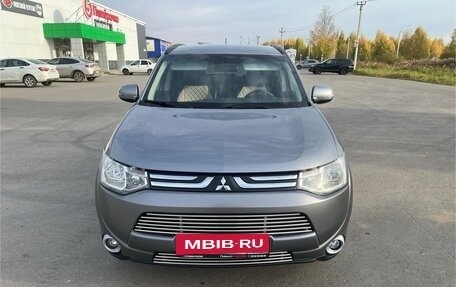 Mitsubishi Outlander III рестайлинг 3, 2012 год, 1 355 000 рублей, 2 фотография