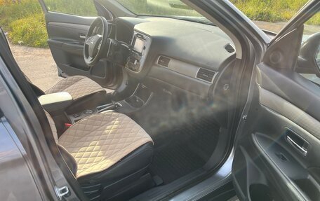 Mitsubishi Outlander III рестайлинг 3, 2012 год, 1 355 000 рублей, 15 фотография