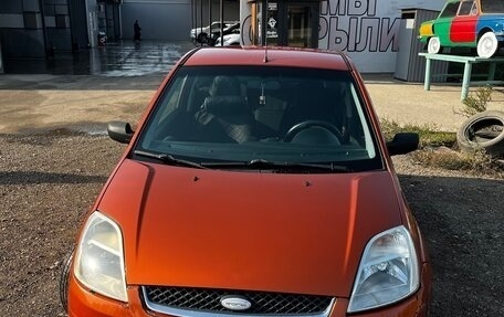 Ford Fiesta, 2003 год, 300 000 рублей, 2 фотография