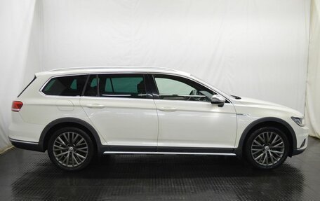 Volkswagen Passat B8 рестайлинг, 2019 год, 2 300 000 рублей, 4 фотография