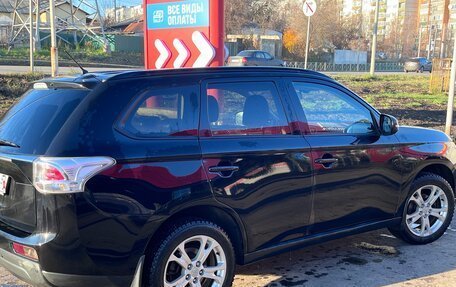 Mitsubishi Outlander III рестайлинг 3, 2013 год, 1 450 000 рублей, 2 фотография