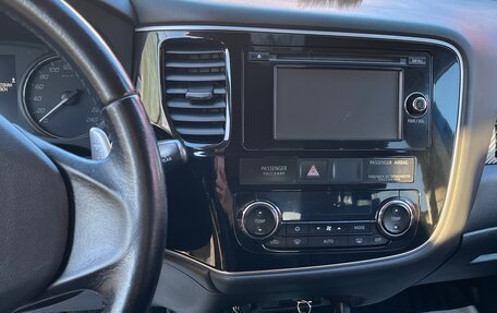 Mitsubishi Outlander III рестайлинг 3, 2013 год, 1 450 000 рублей, 7 фотография