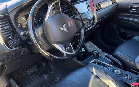 Mitsubishi Outlander III рестайлинг 3, 2013 год, 1 450 000 рублей, 8 фотография