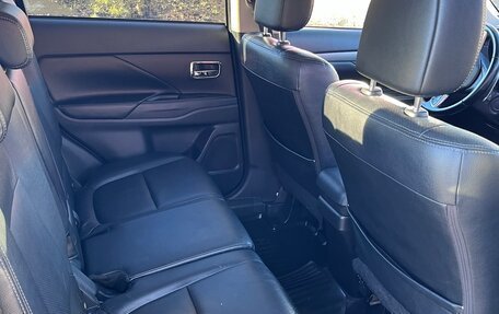 Mitsubishi Outlander III рестайлинг 3, 2013 год, 1 450 000 рублей, 10 фотография