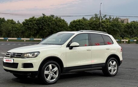 Volkswagen Touareg III, 2010 год, 2 000 000 рублей, 2 фотография