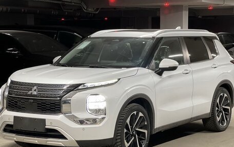 Mitsubishi Outlander, 2023 год, 3 600 000 рублей, 2 фотография