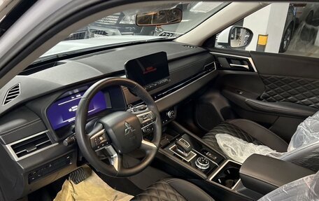 Mitsubishi Outlander, 2023 год, 3 600 000 рублей, 6 фотография