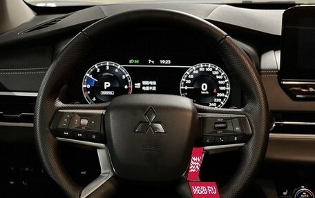 Mitsubishi Outlander, 2023 год, 3 600 000 рублей, 7 фотография