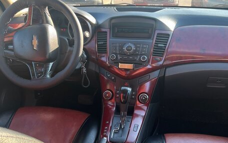 Chevrolet Cruze II, 2010 год, 650 000 рублей, 5 фотография