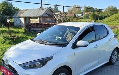 Toyota Yaris, 2020 год, 1 210 000 рублей, 3 фотография