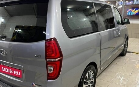 Hyundai Grand Starex Grand Starex I рестайлинг 2, 2018 год, 3 300 000 рублей, 4 фотография