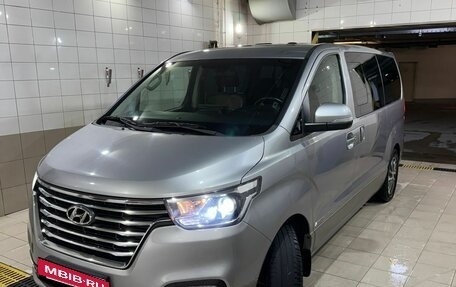 Hyundai Grand Starex Grand Starex I рестайлинг 2, 2018 год, 3 300 000 рублей, 3 фотография