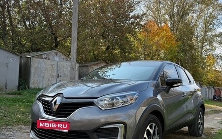 Renault Kaptur I рестайлинг, 2018 год, 1 380 000 рублей, 2 фотография