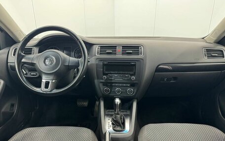 Volkswagen Jetta VI, 2012 год, 1 099 000 рублей, 13 фотография