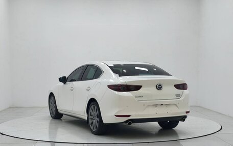 Mazda 3, 2022 год, 1 950 000 рублей, 2 фотография