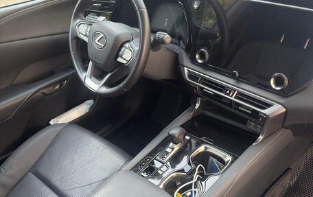 Lexus RX IV рестайлинг, 2023 год, 7 900 000 рублей, 8 фотография