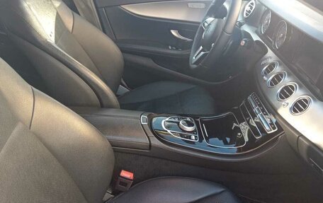 Mercedes-Benz E-Класс, 2019 год, 2 850 000 рублей, 5 фотография